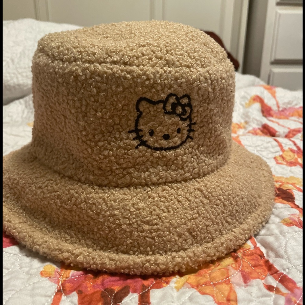 Hello Kitty - Picture 2 of 3